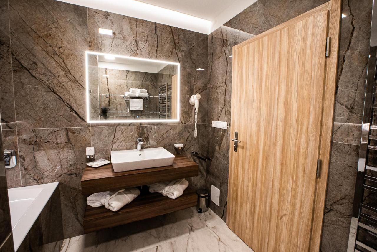 Hotel Pod Zamkem Велке-Мезиржичи Экстерьер фото