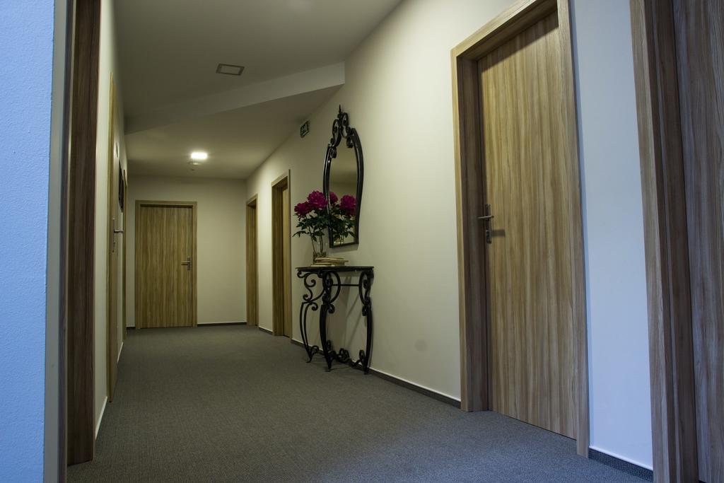 Hotel Pod Zamkem Велке-Мезиржичи Экстерьер фото